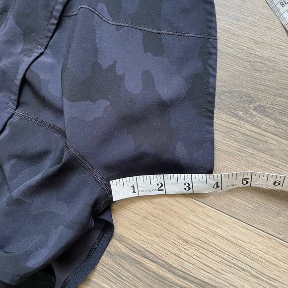 Lululemon Speed Up High Rise Short 4" Tall Lined size 4 Black Camo EUC - Picture 10 of 11
